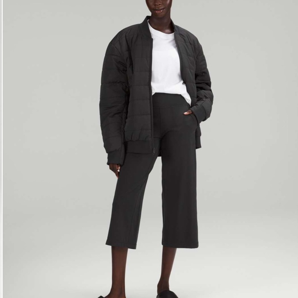 NWT Black Lululemon Align Wide Leg Crop 23”. Size 4